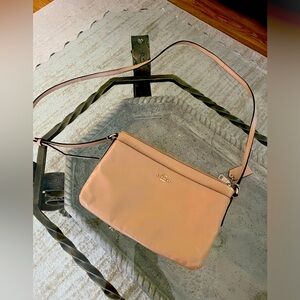 Like new Coach crossbody bag perfect for summer